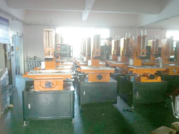 細(xì)孔放電機(jī)